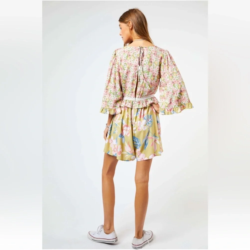 🧨 24. NWT Davi & Dani Mixed Floral Print Romper with Crochet Accents - Picture 7 of 10